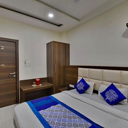 Hotel Amar Palace อุจเจน ภายนอก รูปภาพ